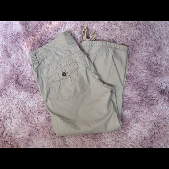 DKNY 3/4 length capris - Picture 3 of 4